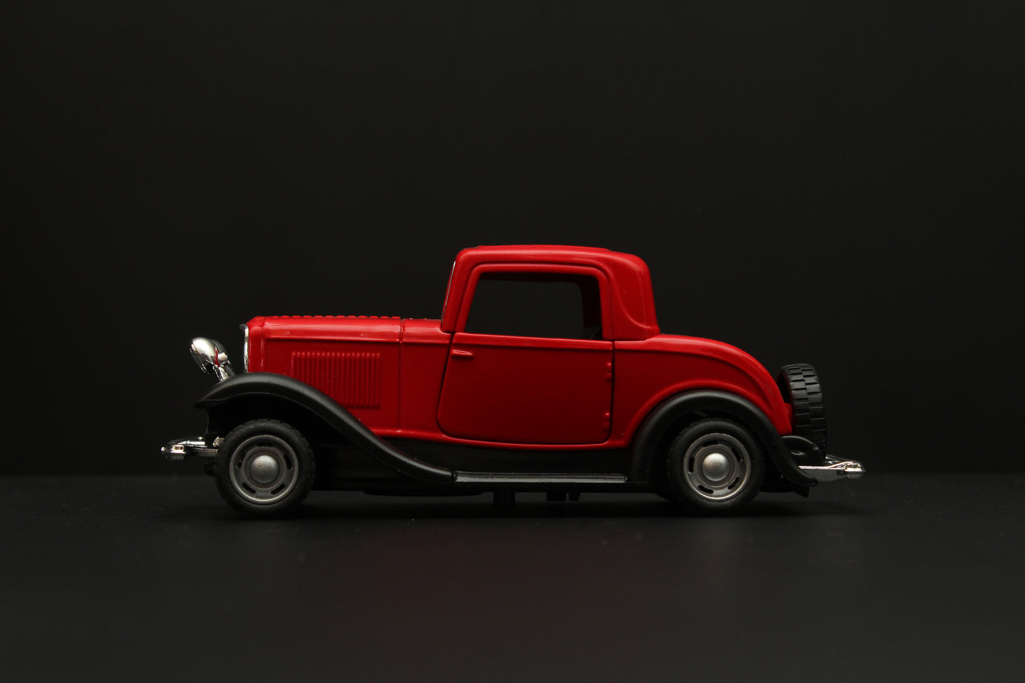 1:36 Ford 1932 Ford Coupe Diecast (Red)