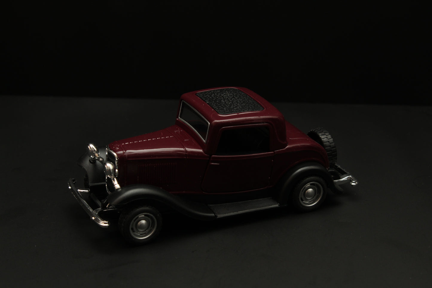 1:36 Ford 1932 Ford Coupe Diecast (Brown)