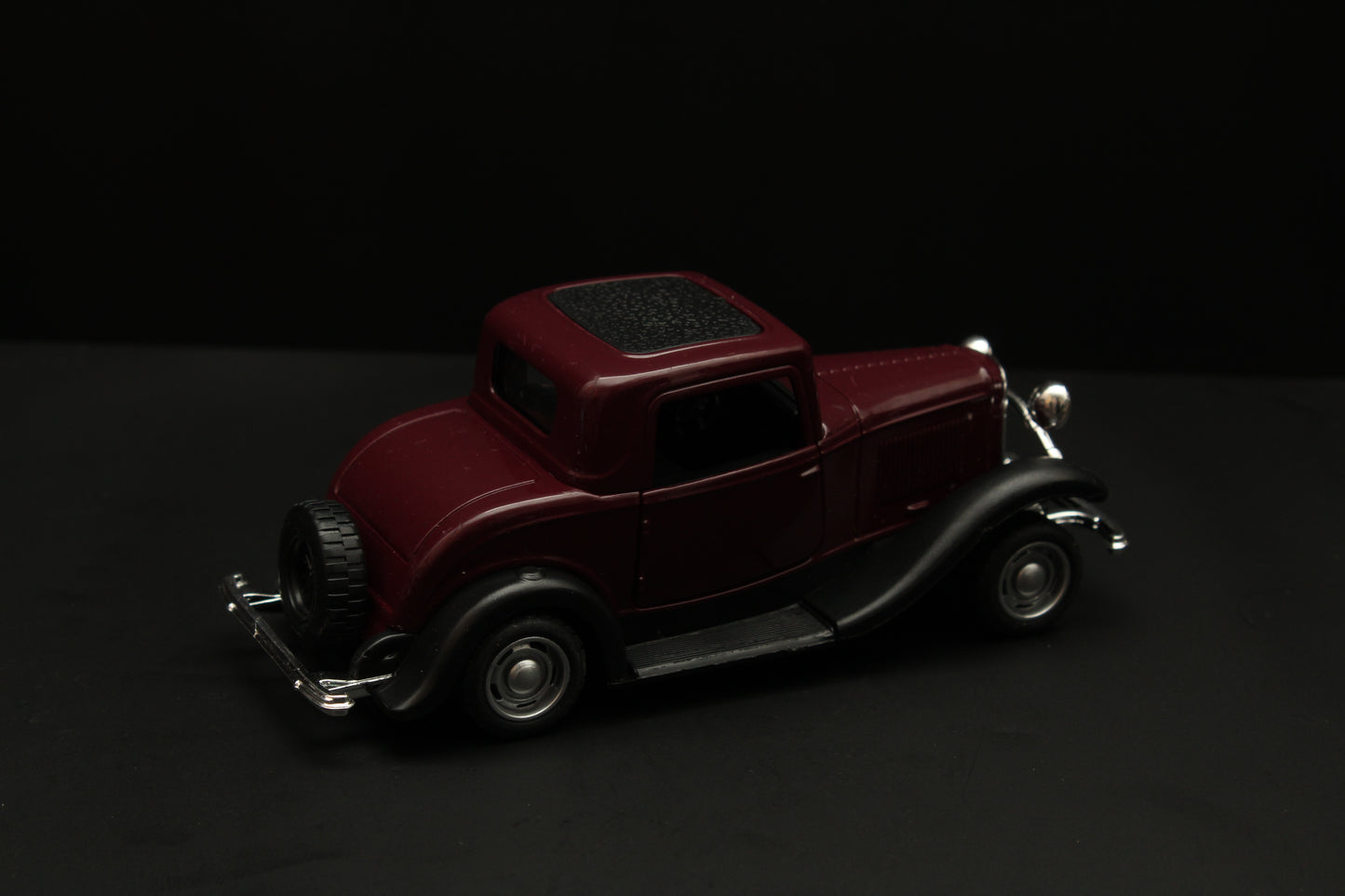 1:36 Ford 1932 Ford Coupe Diecast (Brown)