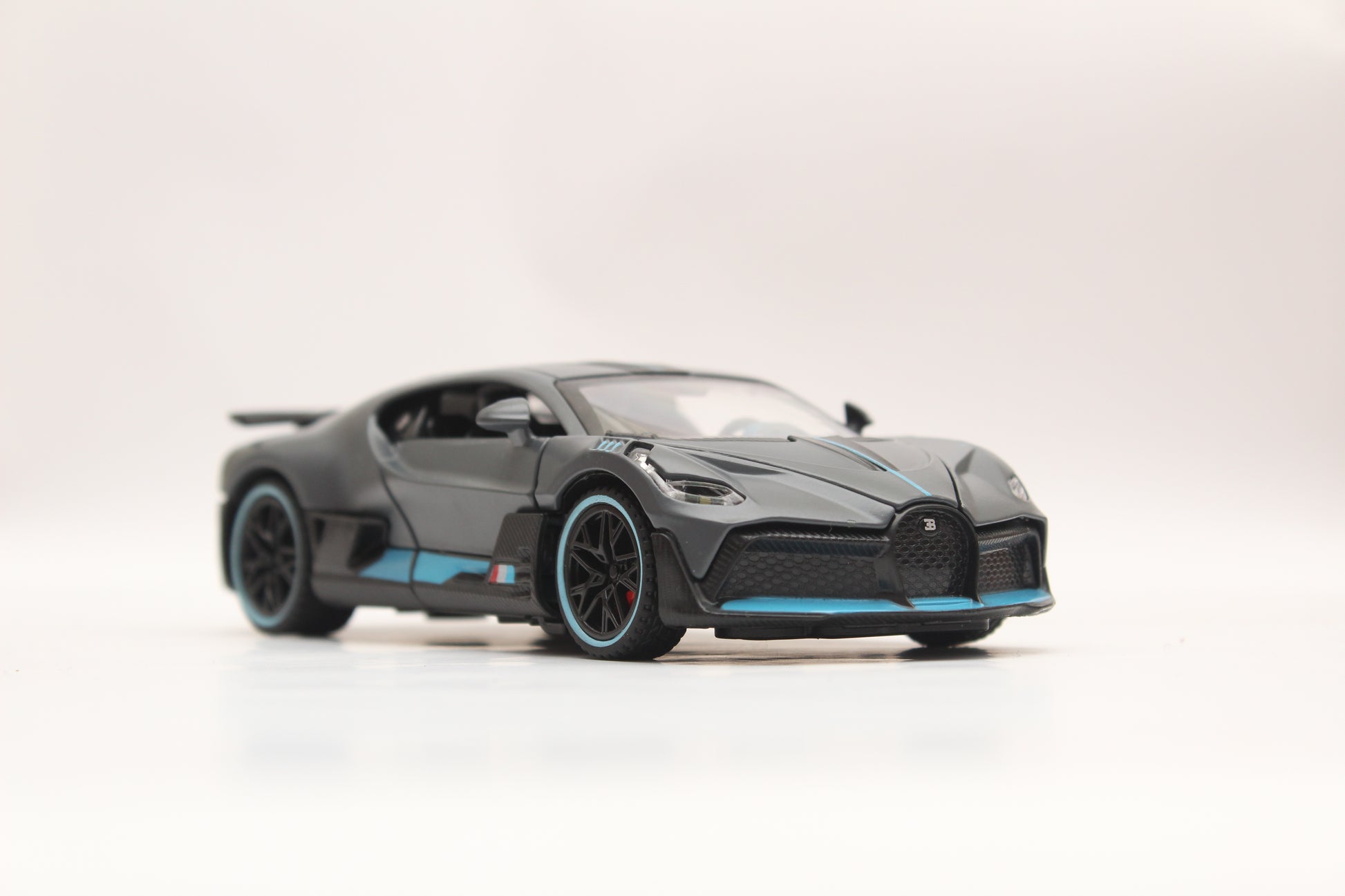1:32 Bugatti Diecast High Quality -  Kunju Vandi  