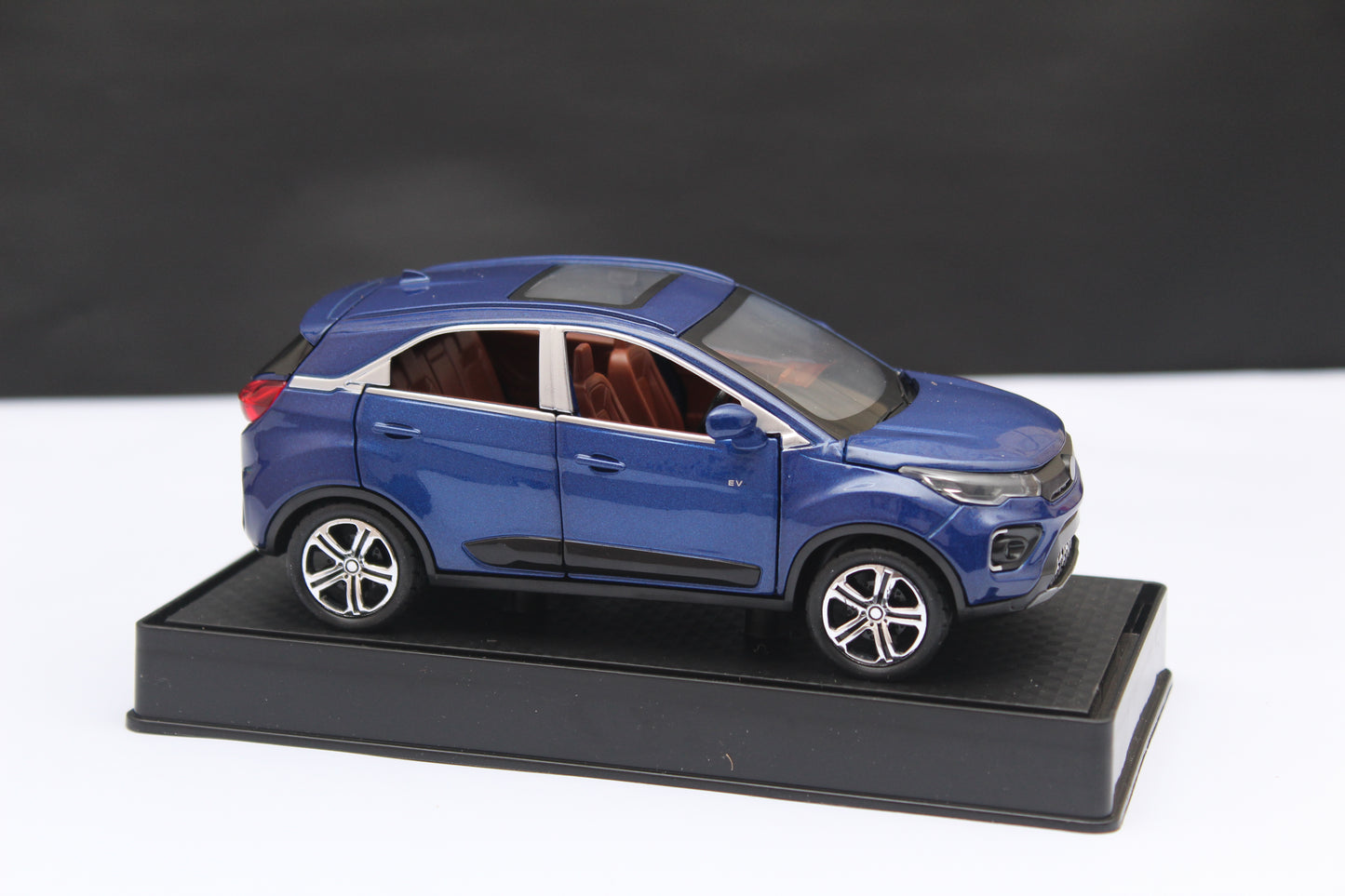 1:32 Nexon Diecast