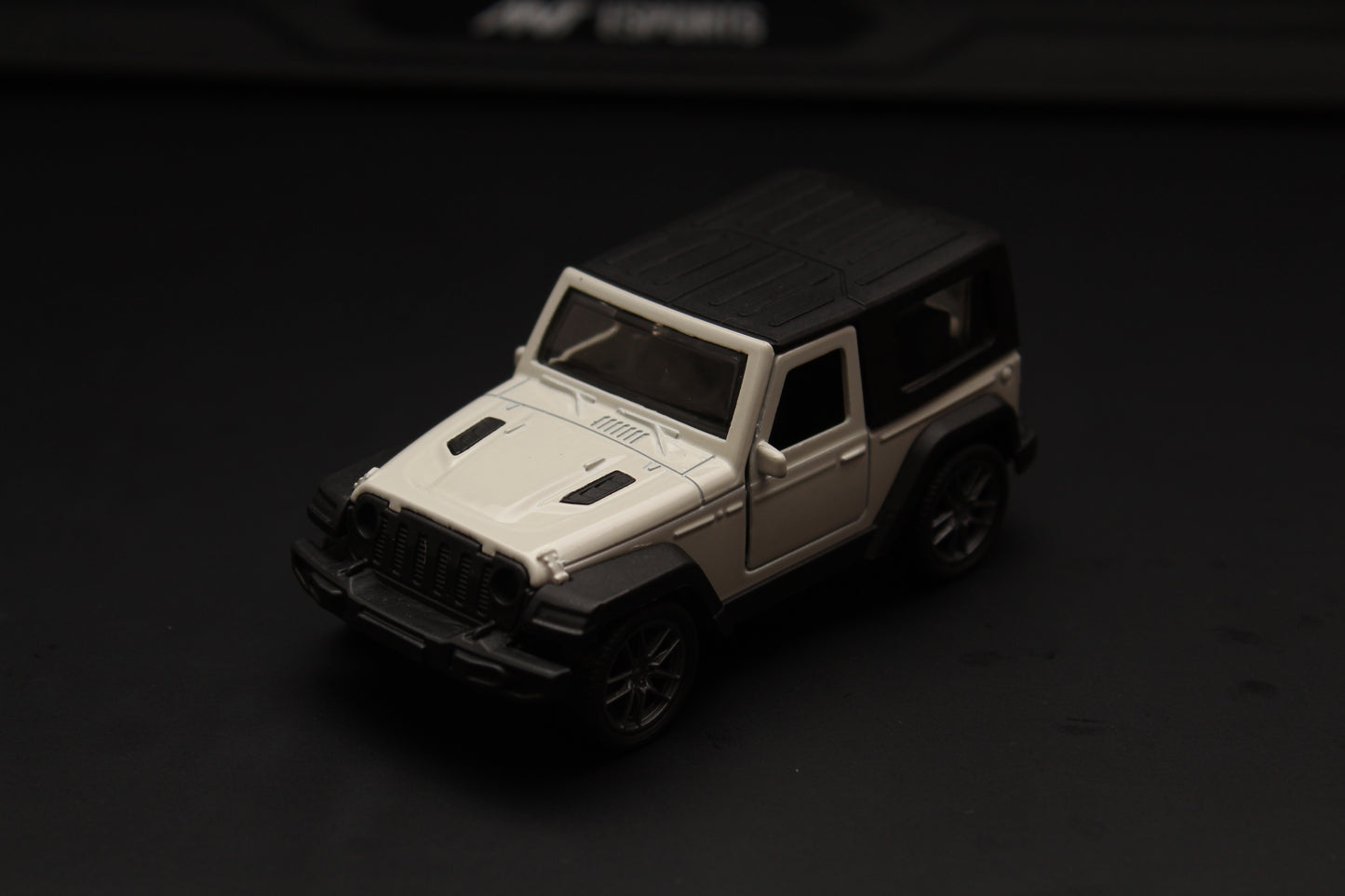 1:43 Thar Diecast White