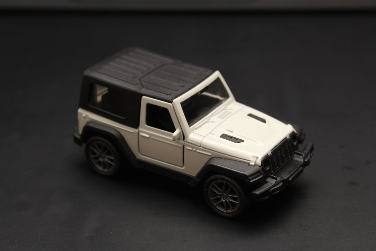 1:43 Thar Diecast White
