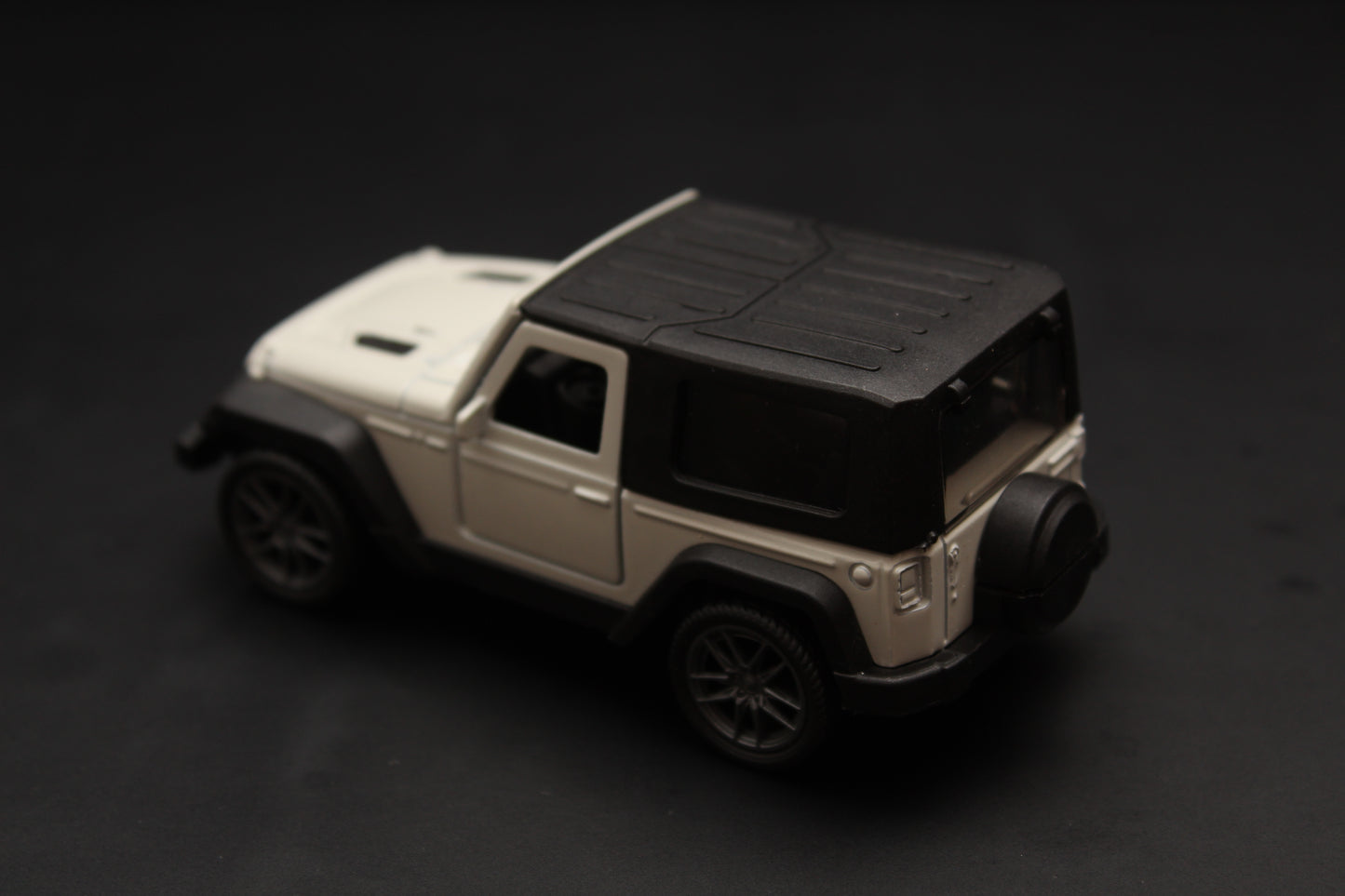 1:43 Thar Diecast White