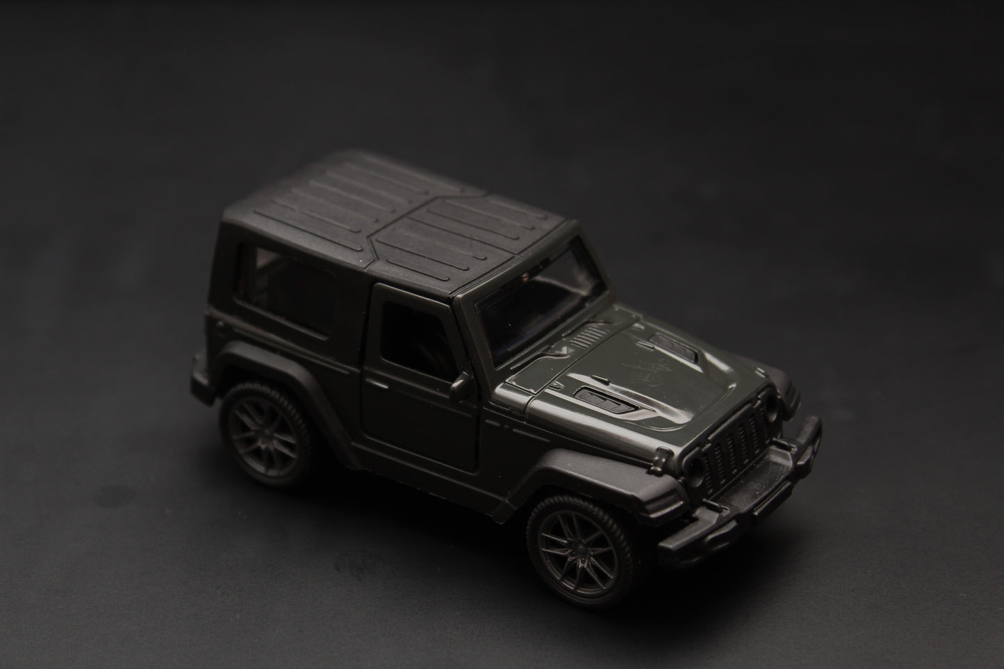 1:43 Thar Diecast Grey