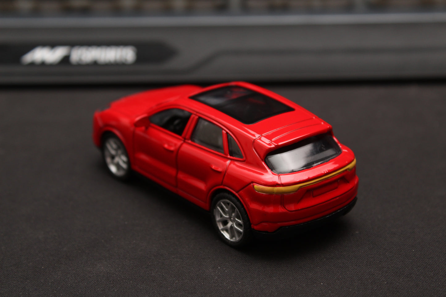 1:43 Porsche Cayenne Red Diecast