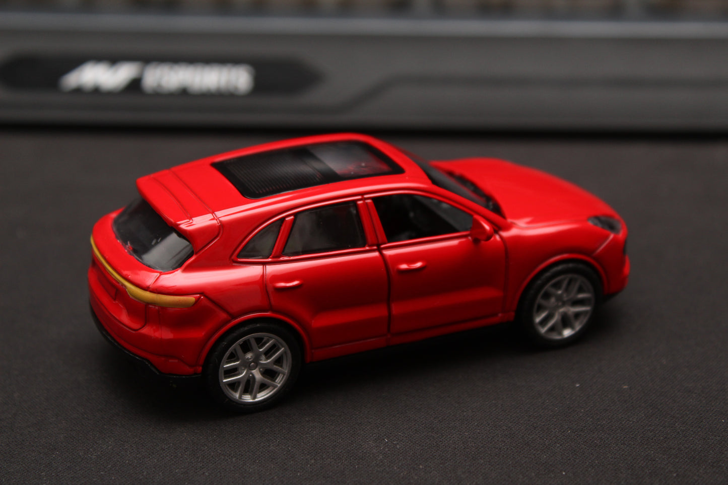 1:43 Porsche Cayenne Red Diecast