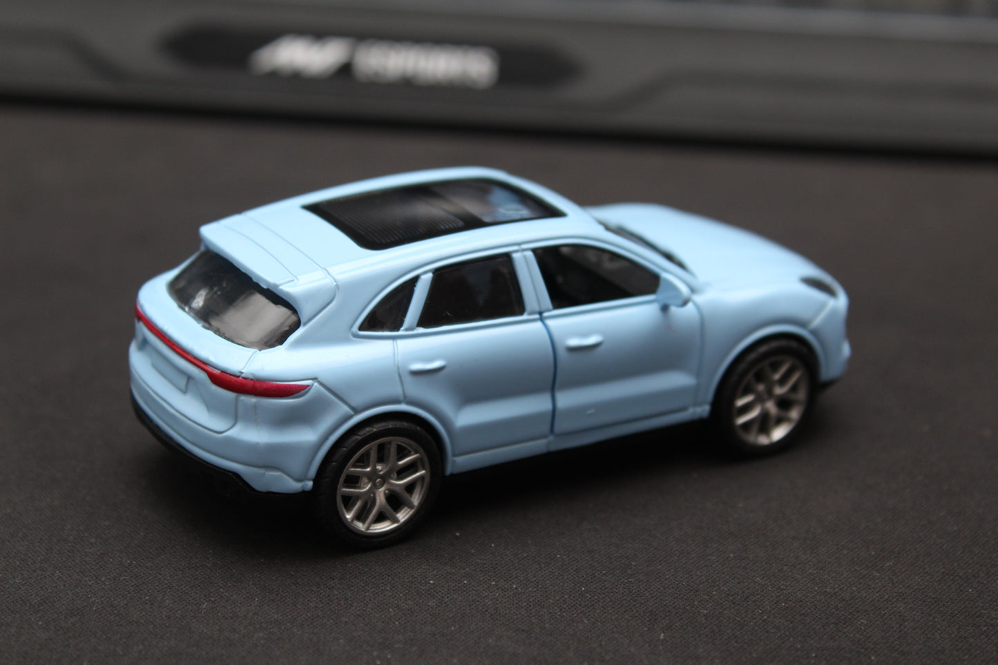 1:43 Porsche Cayenne Blue Diecast