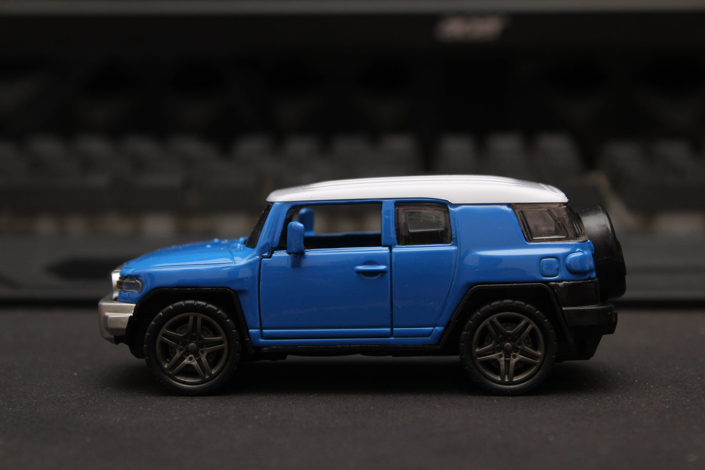 1:36 Fj Cruiser Diecast Blue