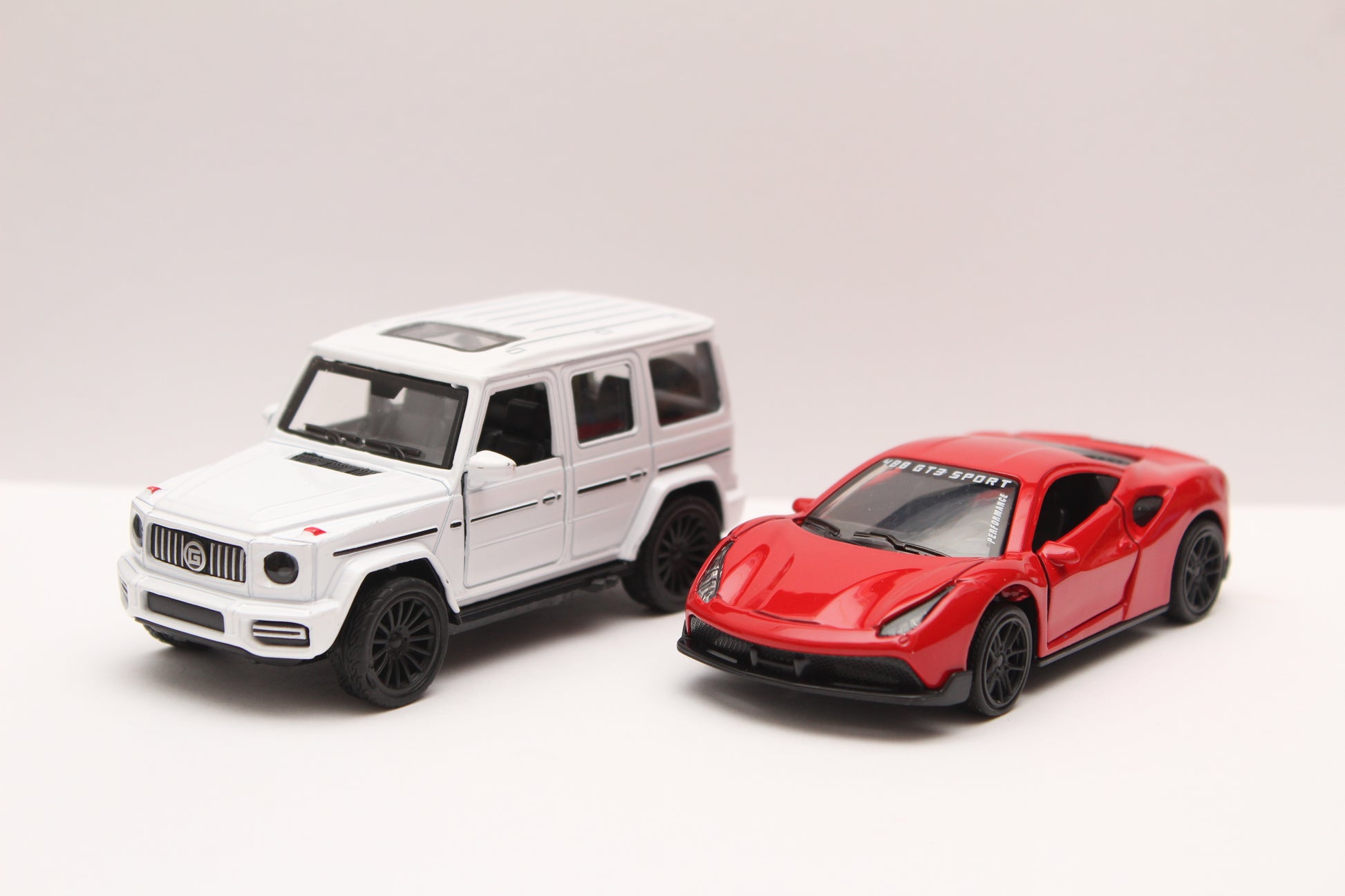 1:43 Gwagon , Ferrari Diecast Combo -  Kunju Vandi  