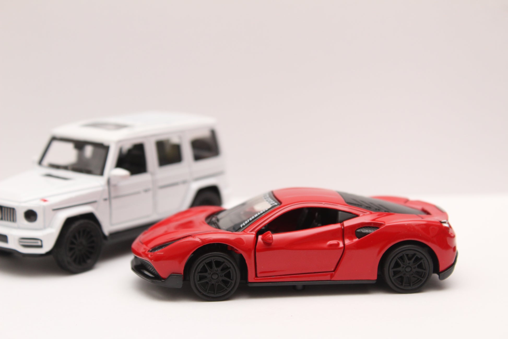 1:43 Gwagon , Ferrari Diecast Combo -  Kunju Vandi  