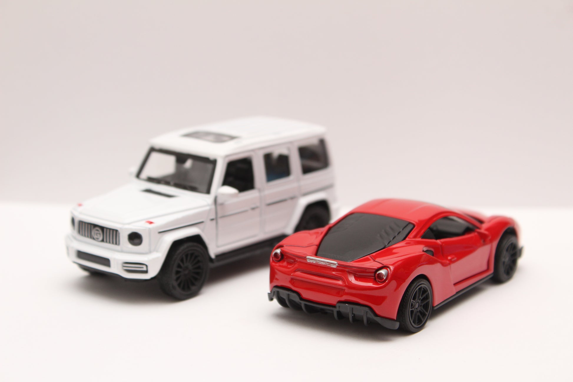 1:43 Gwagon , Ferrari Diecast Combo -  Kunju Vandi  