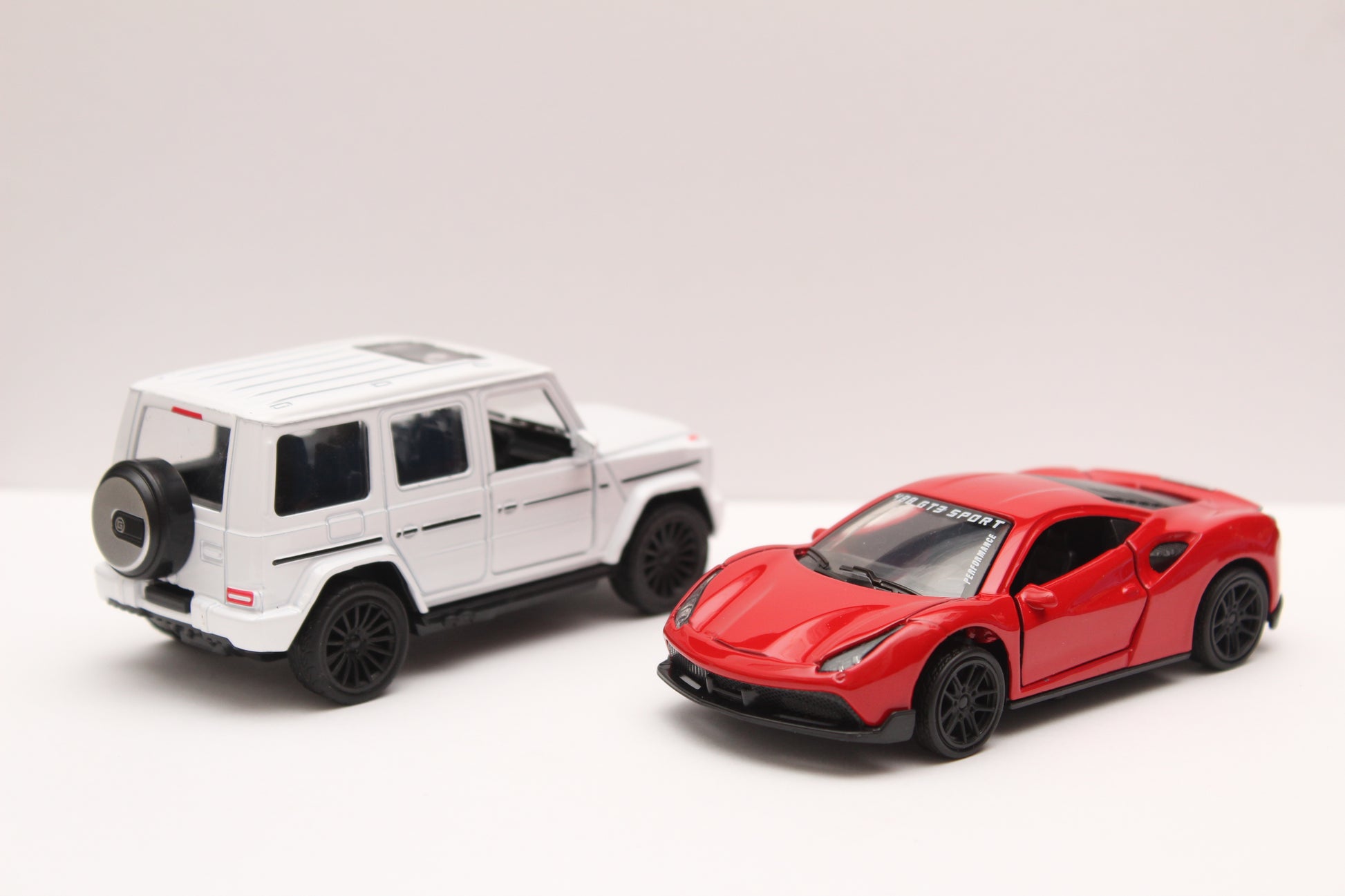 1:43 Gwagon , Ferrari Diecast Combo -  Kunju Vandi  