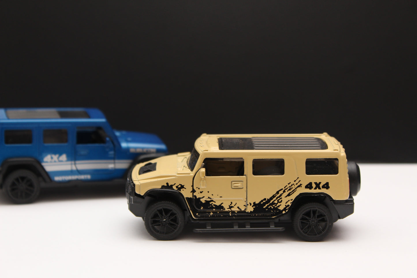 1:43 Wrangler , Hummer Diecast Combo