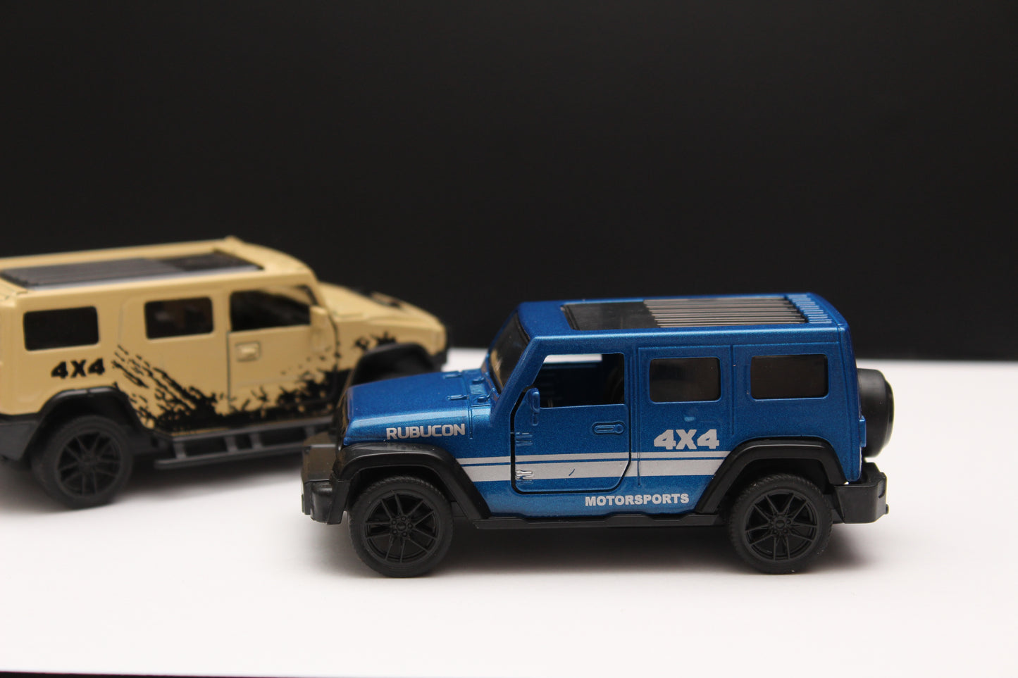 1:43 Wrangler , Hummer Diecast Combo