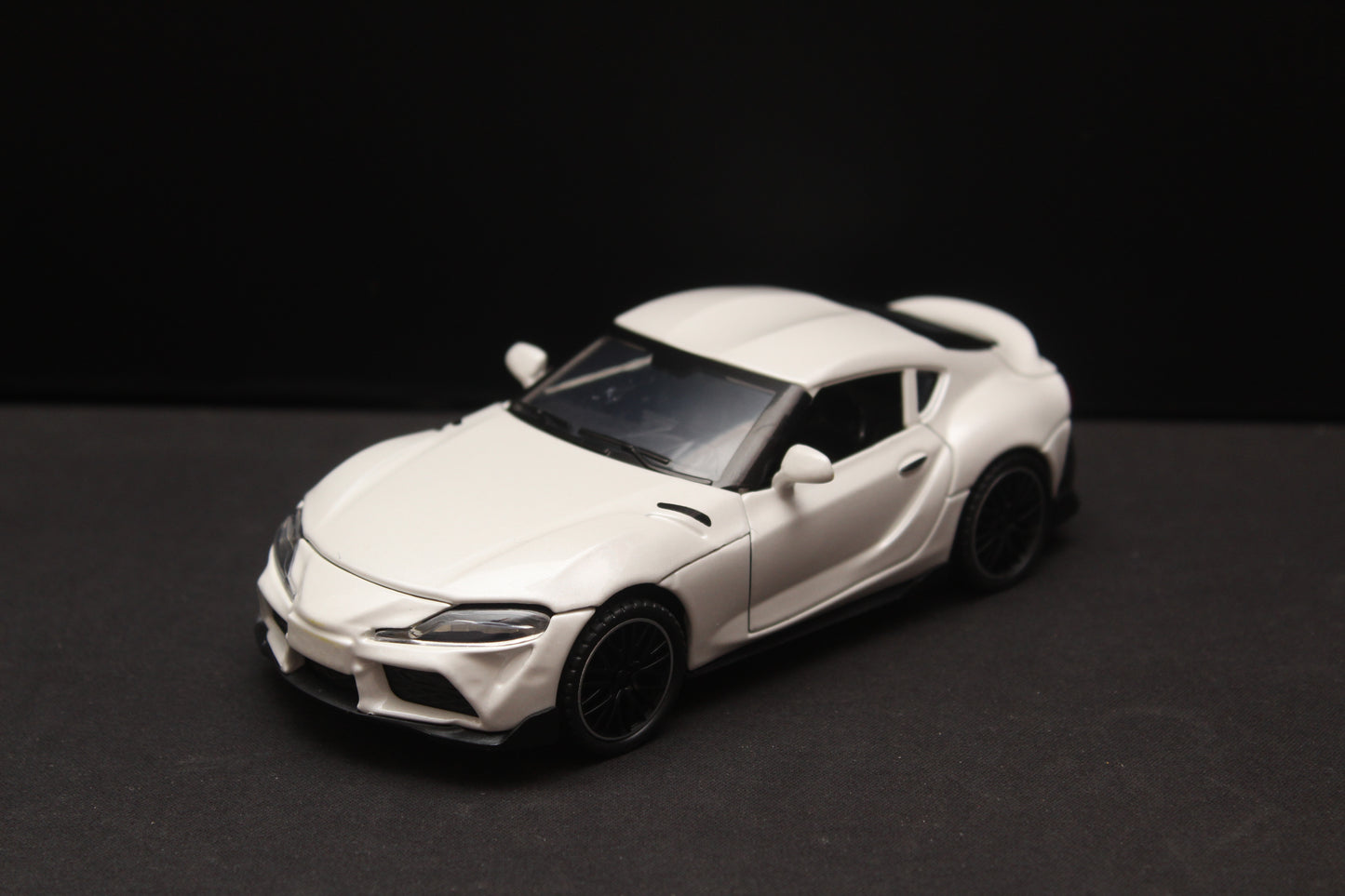 1:32 Supra White Diecast