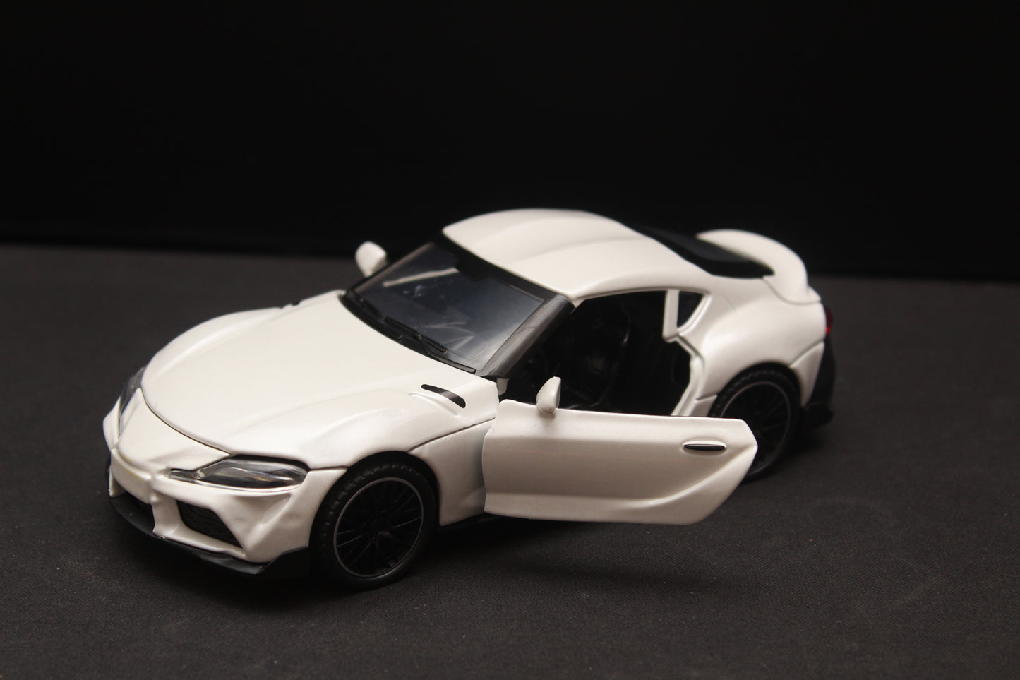 1:32 Supra White Diecast