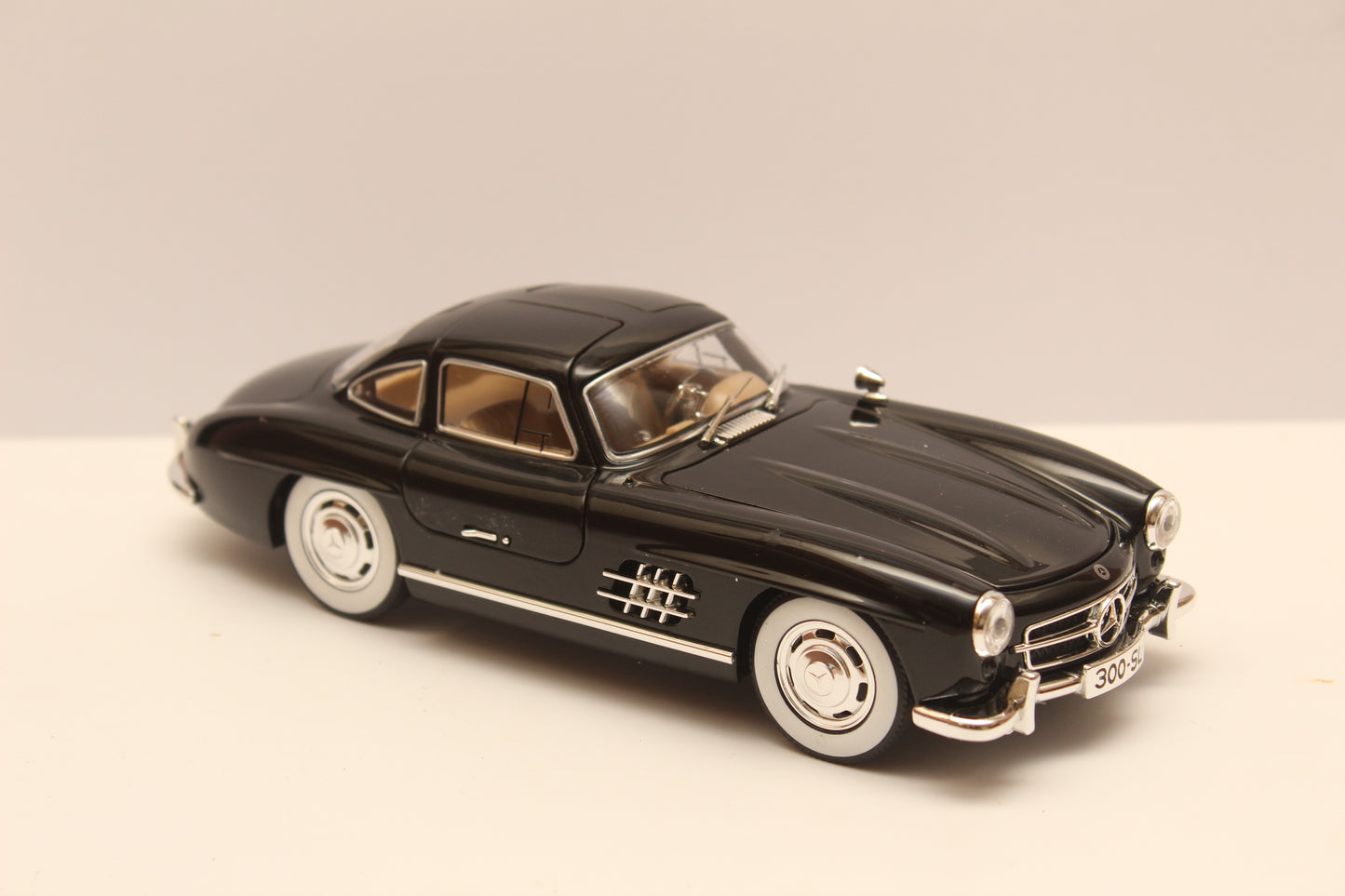 1:24 Benz 300 SL (Black)