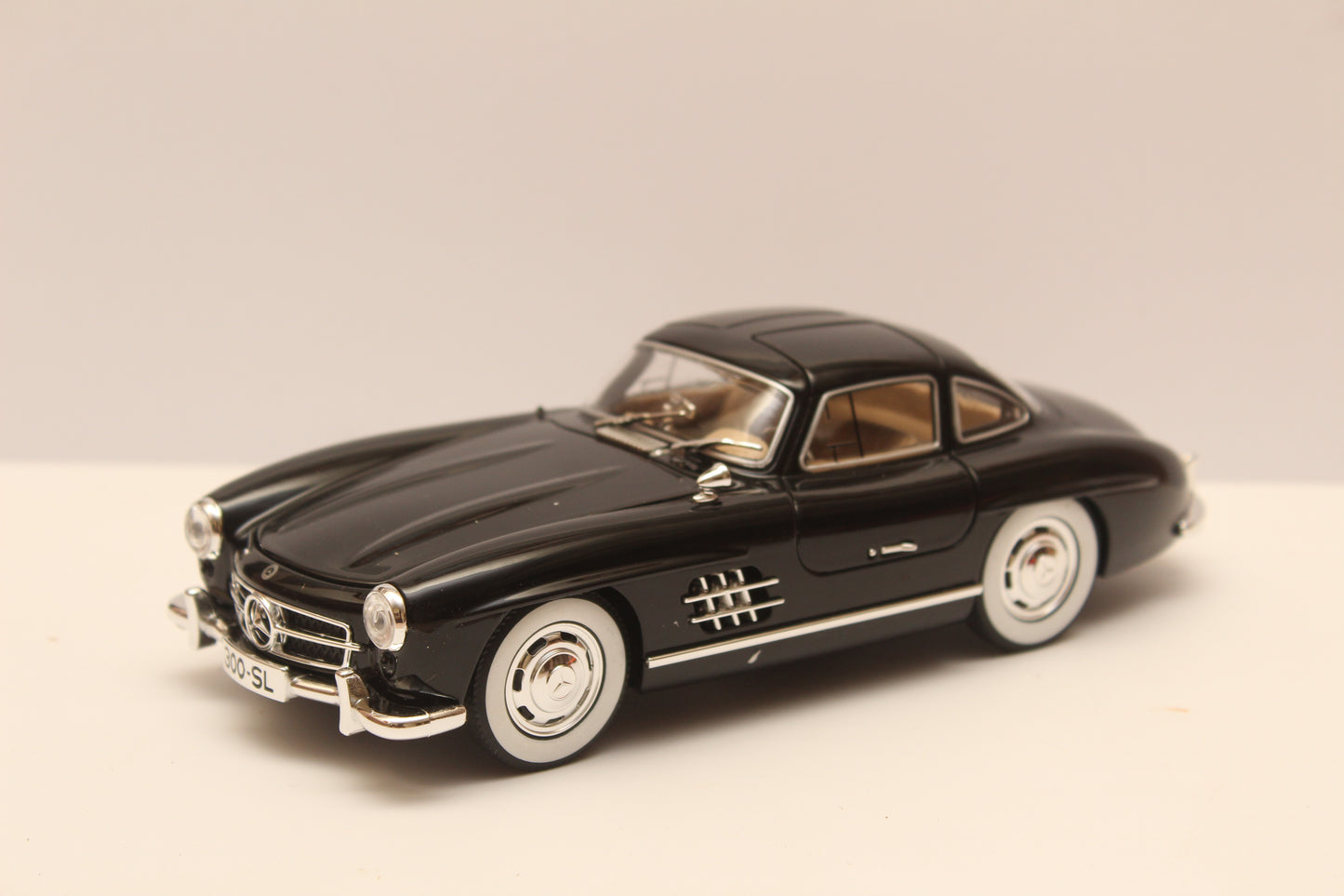 1:24 Benz 300 SL (Black)