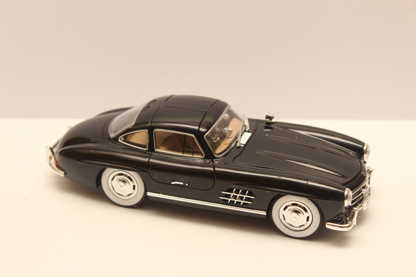 1:24 Benz 300 SL (Black)