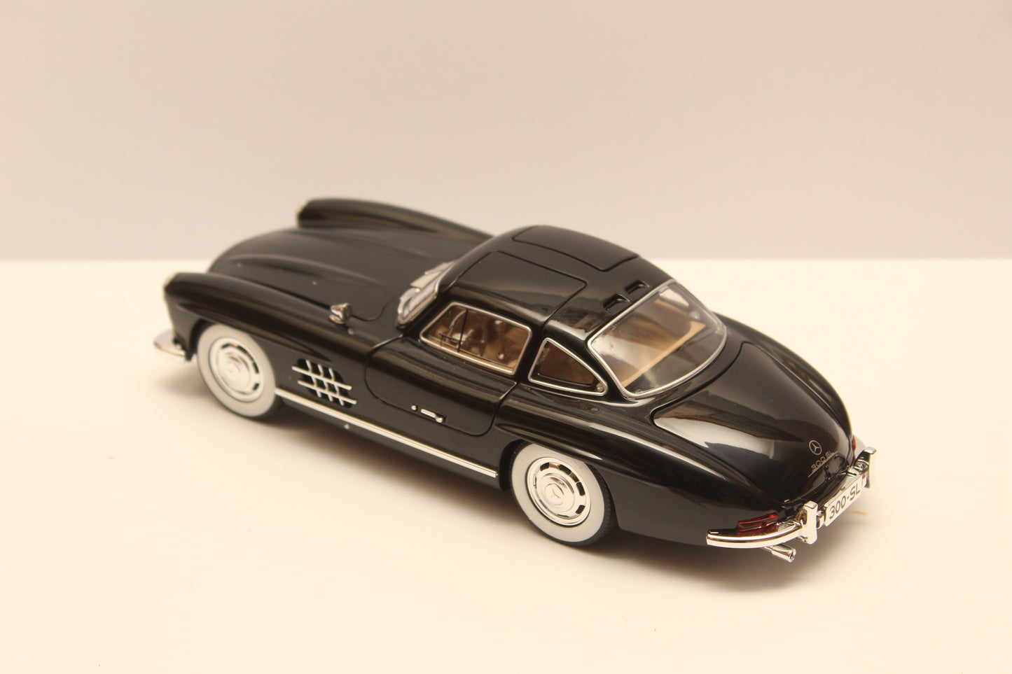 1:24 Benz 300 SL (Black)