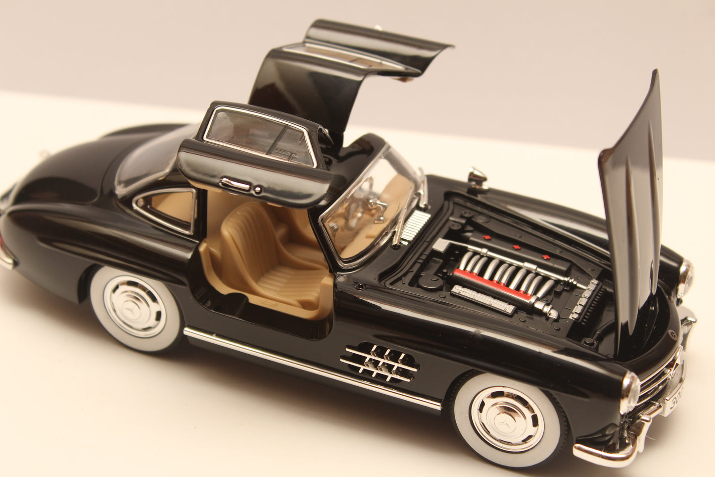 1:24 Benz 300 SL (Black)