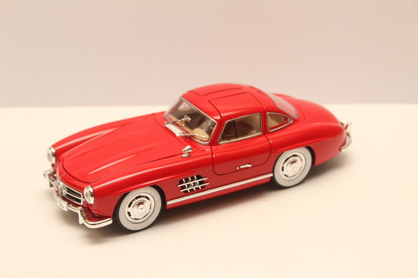 1:24 Benz 300 SL (Red)