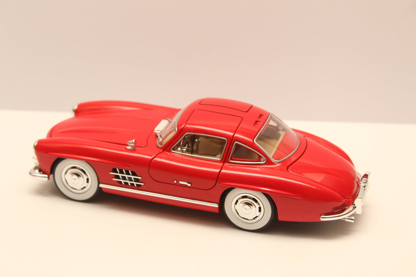 1:24 Benz 300 SL (Red)