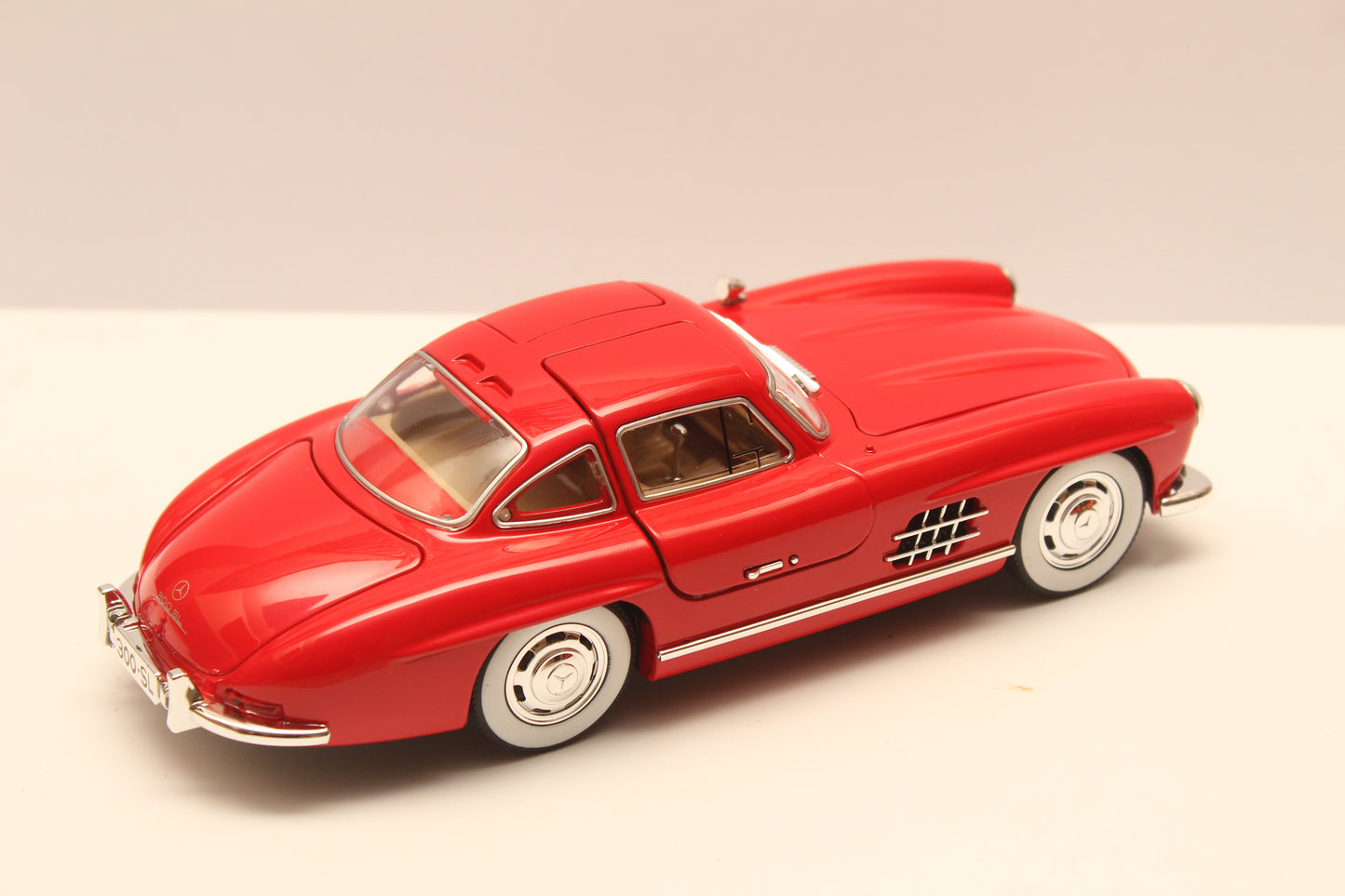 1:24 Benz 300 SL (Red)