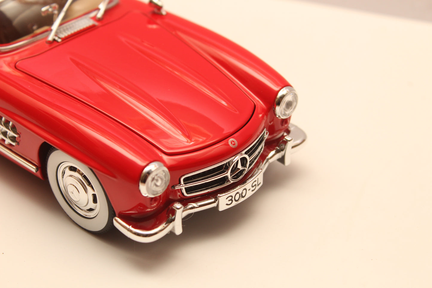 1:24 Benz 300 SL (Red)