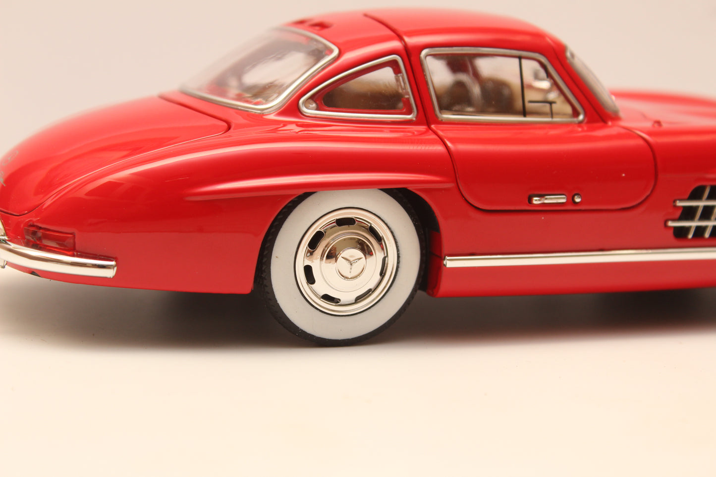 1:24 Benz 300 SL (Red)