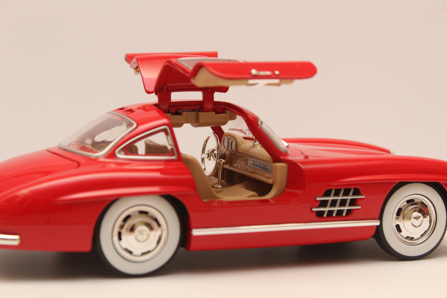 1:24 Benz 300 SL (Red)