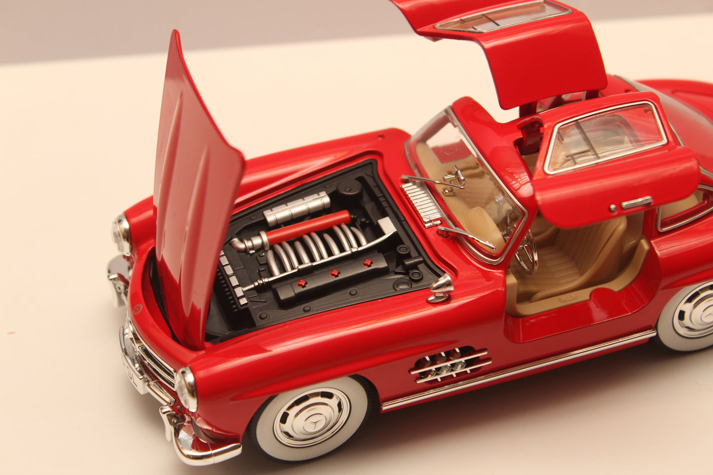 1:24 Benz 300 SL (Red)