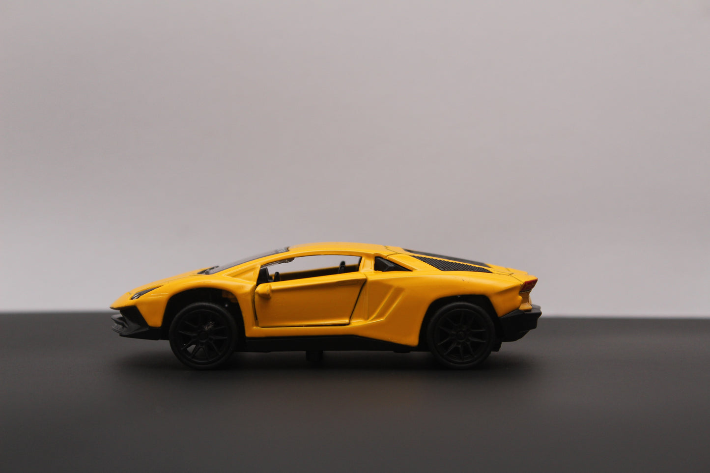 1:43 lambo Yellow Diecast