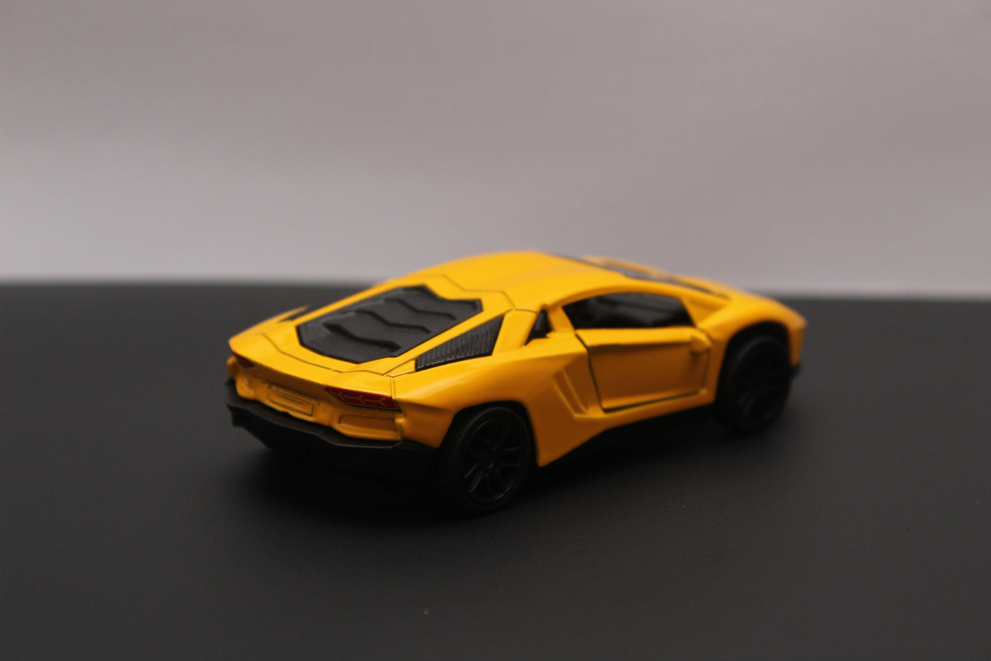 1:43 lambo Yellow Diecast