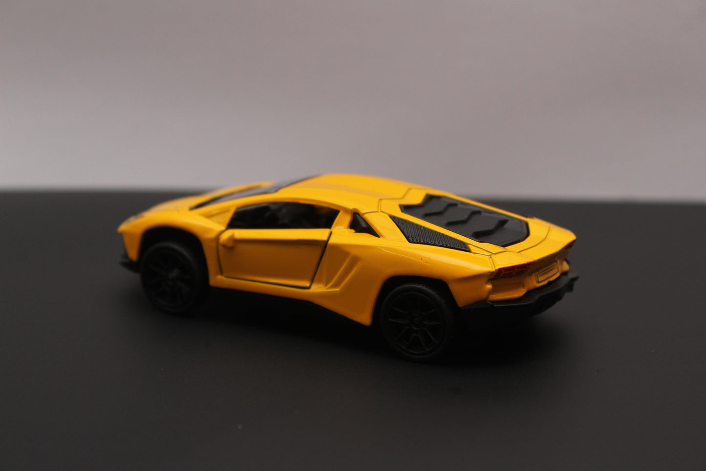 1:43 lambo Yellow Diecast