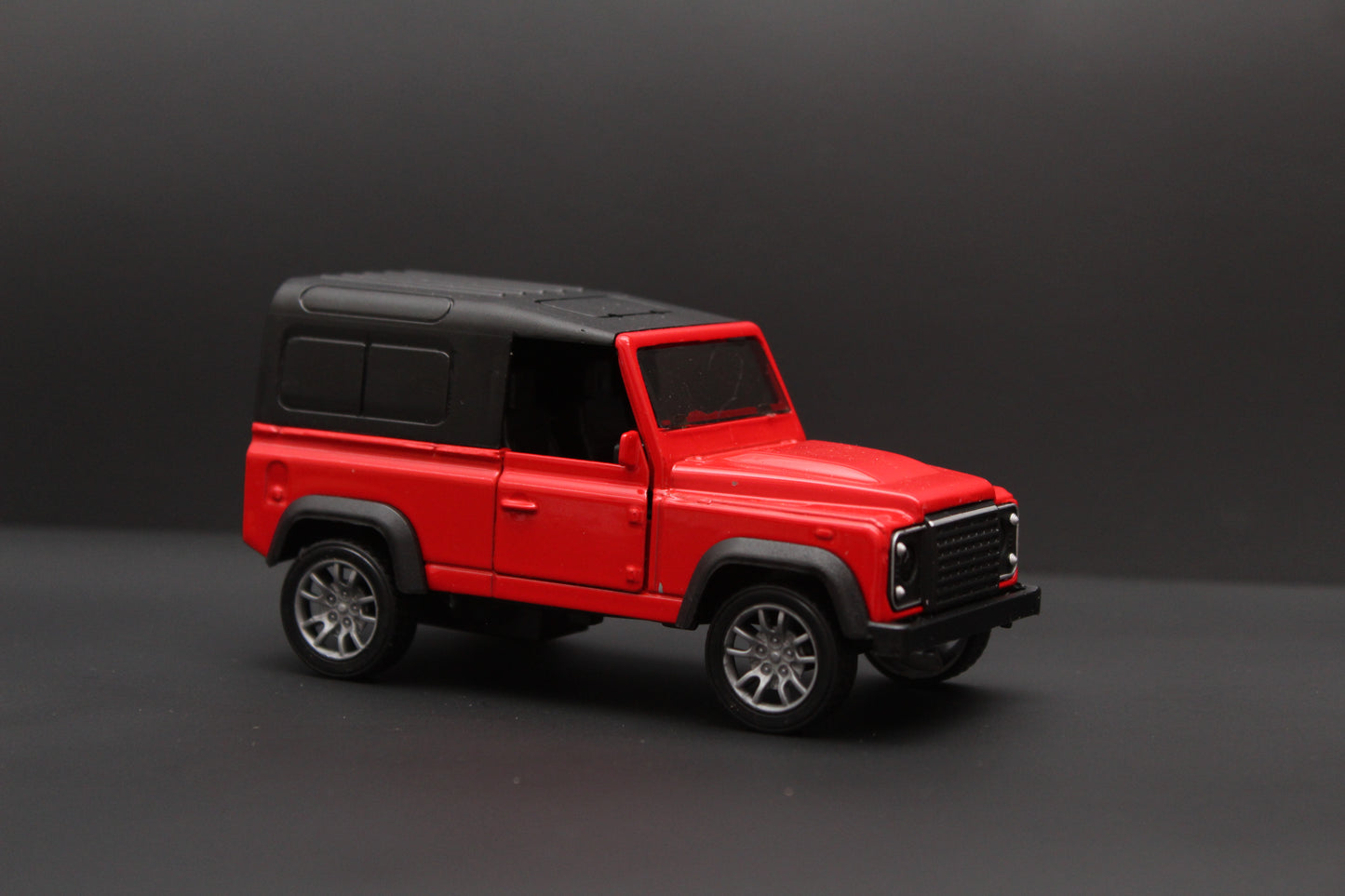 1:36 Jeep , Defender Diecast Combo