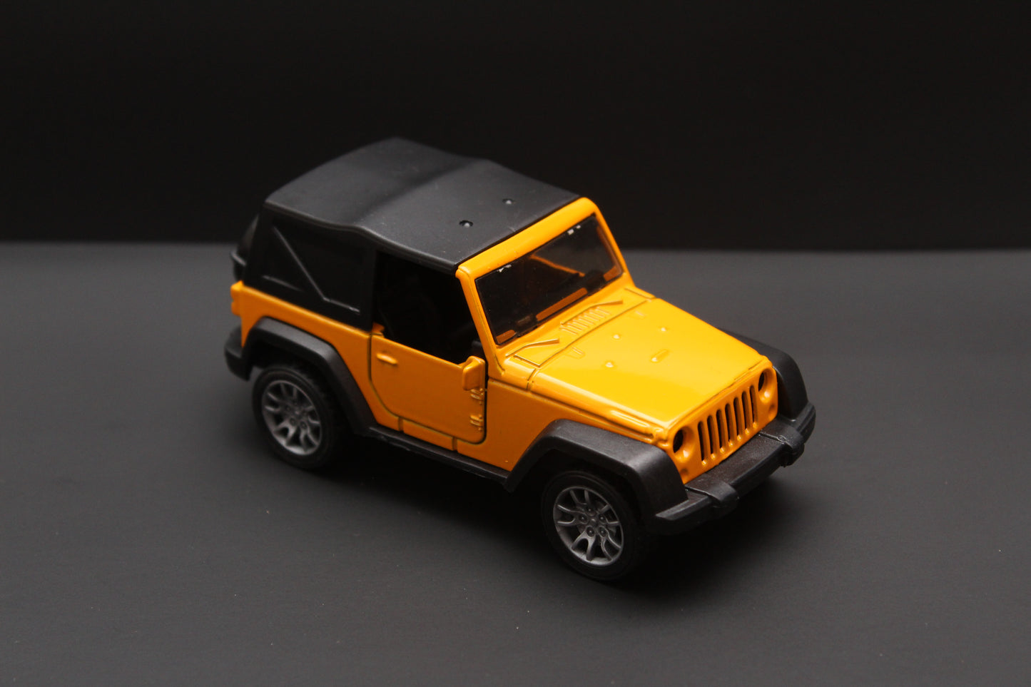 1:36 Jeep , Defender Diecast Combo