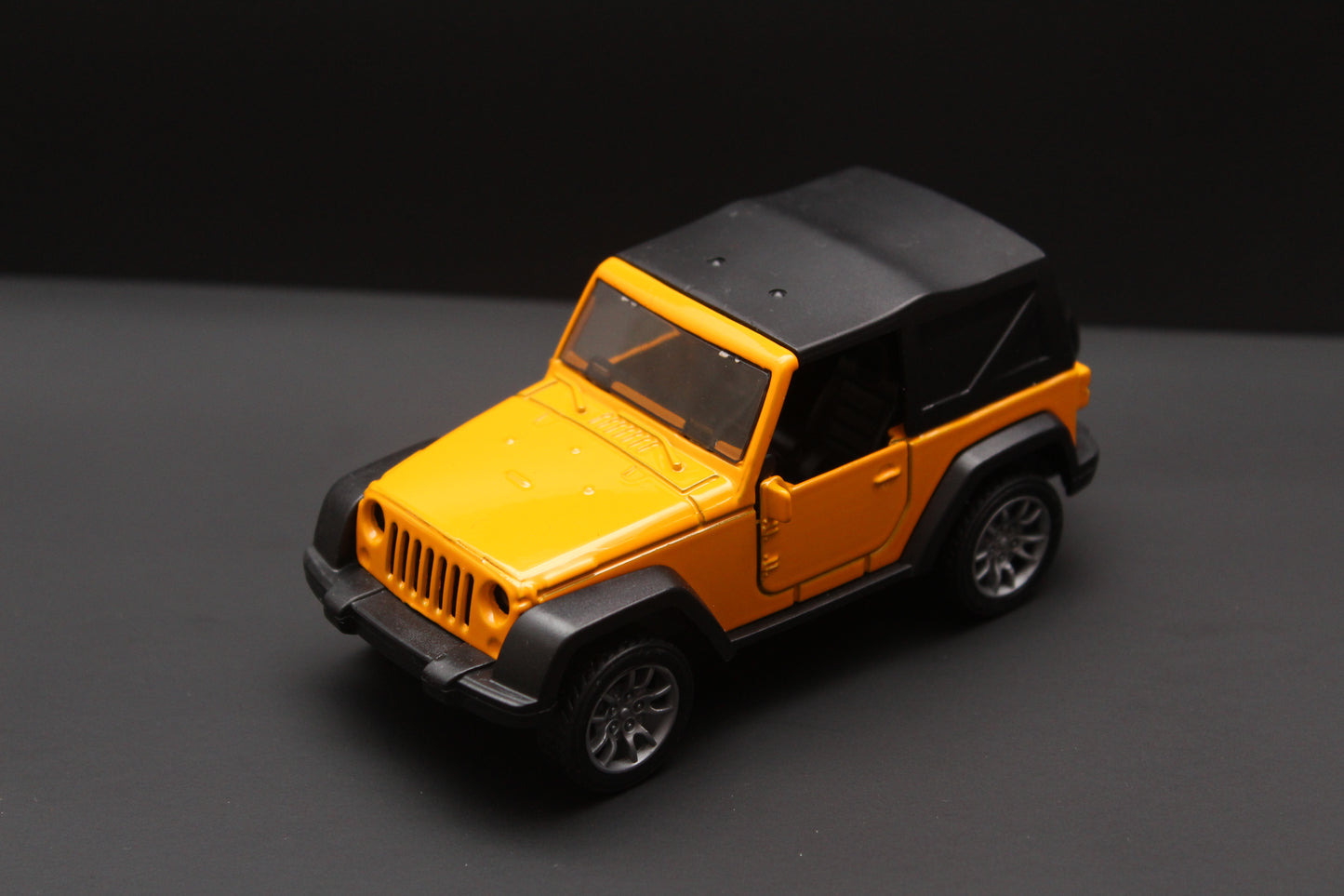 1:36 Jeep , Defender Diecast Combo