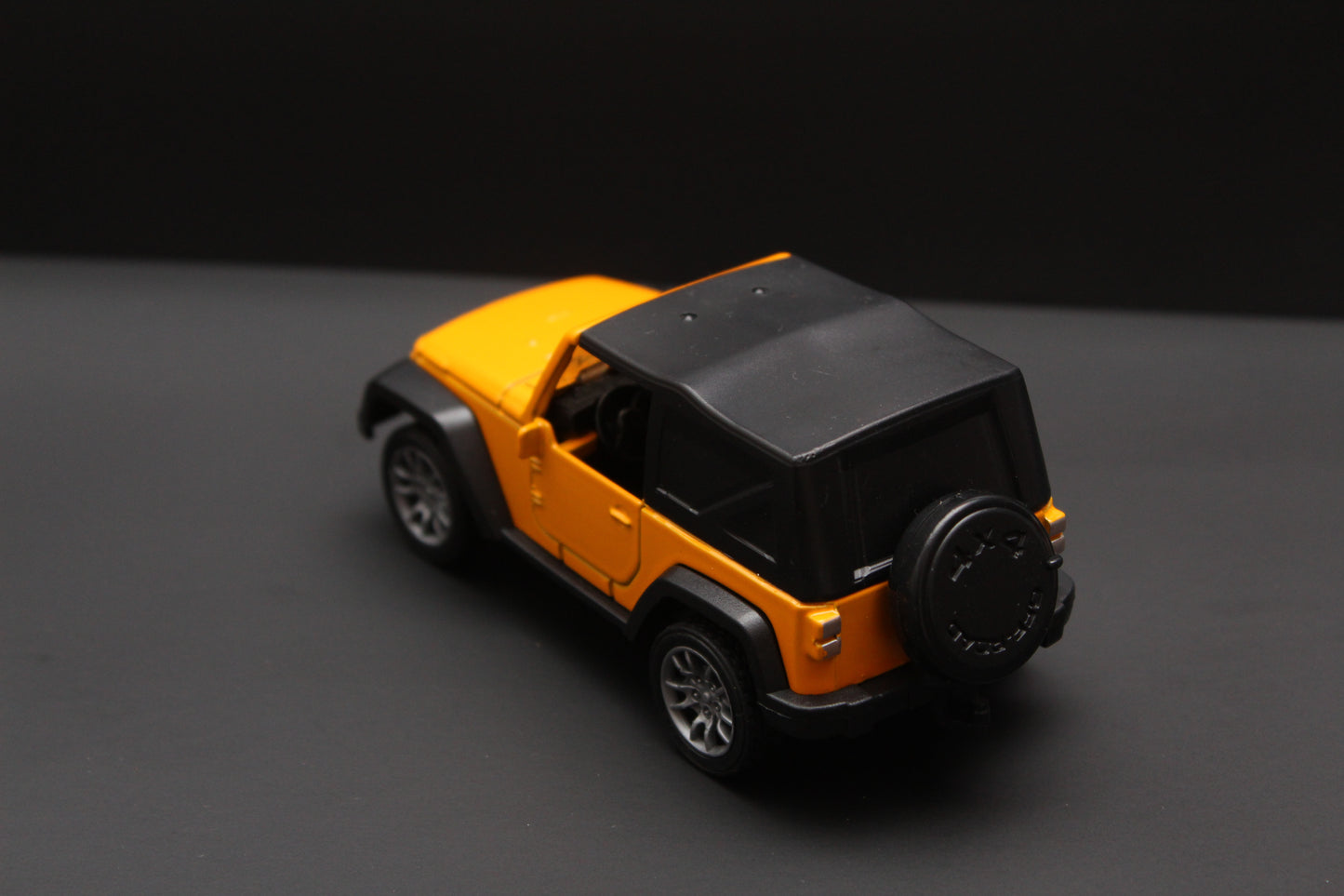 1:36 Jeep , Defender Diecast Combo