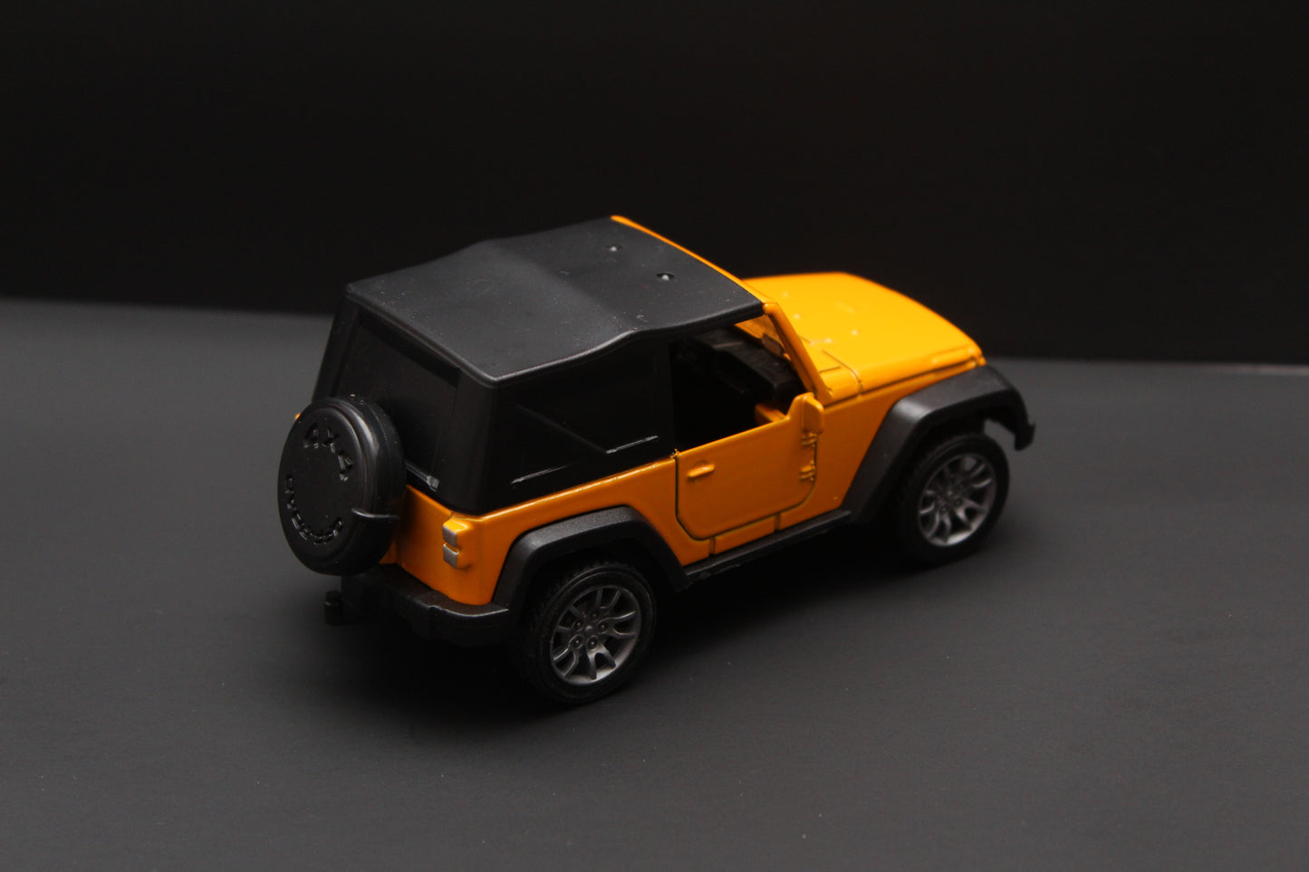 1:36 Jeep Diecast Yellow