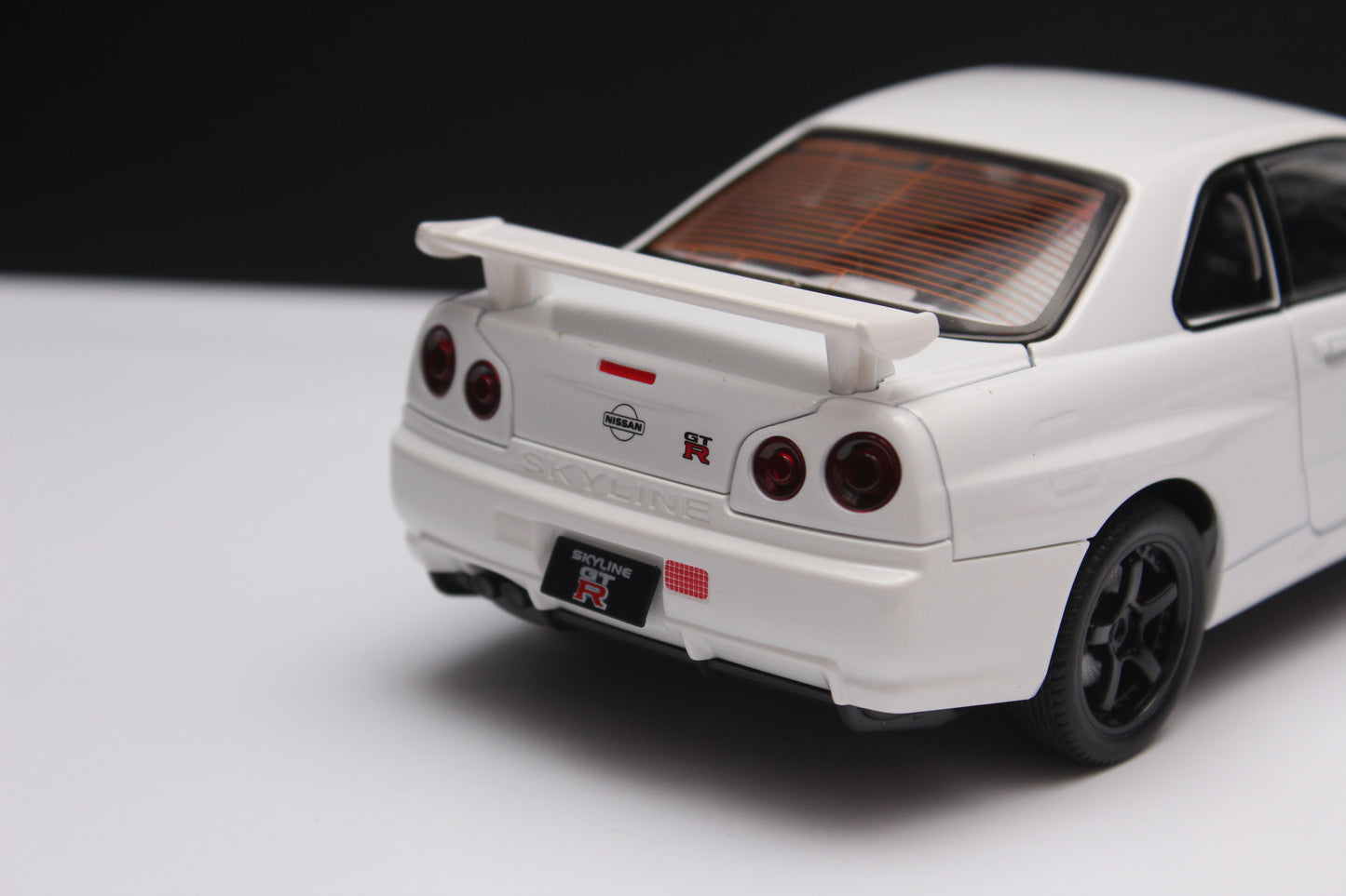 1:24 Gtr R34 High Quality Diecast (White)