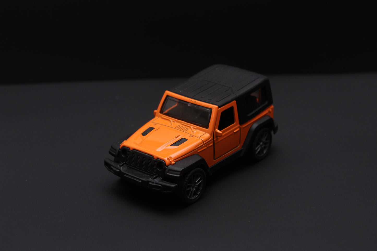 1:43 Thar Diecast Orange