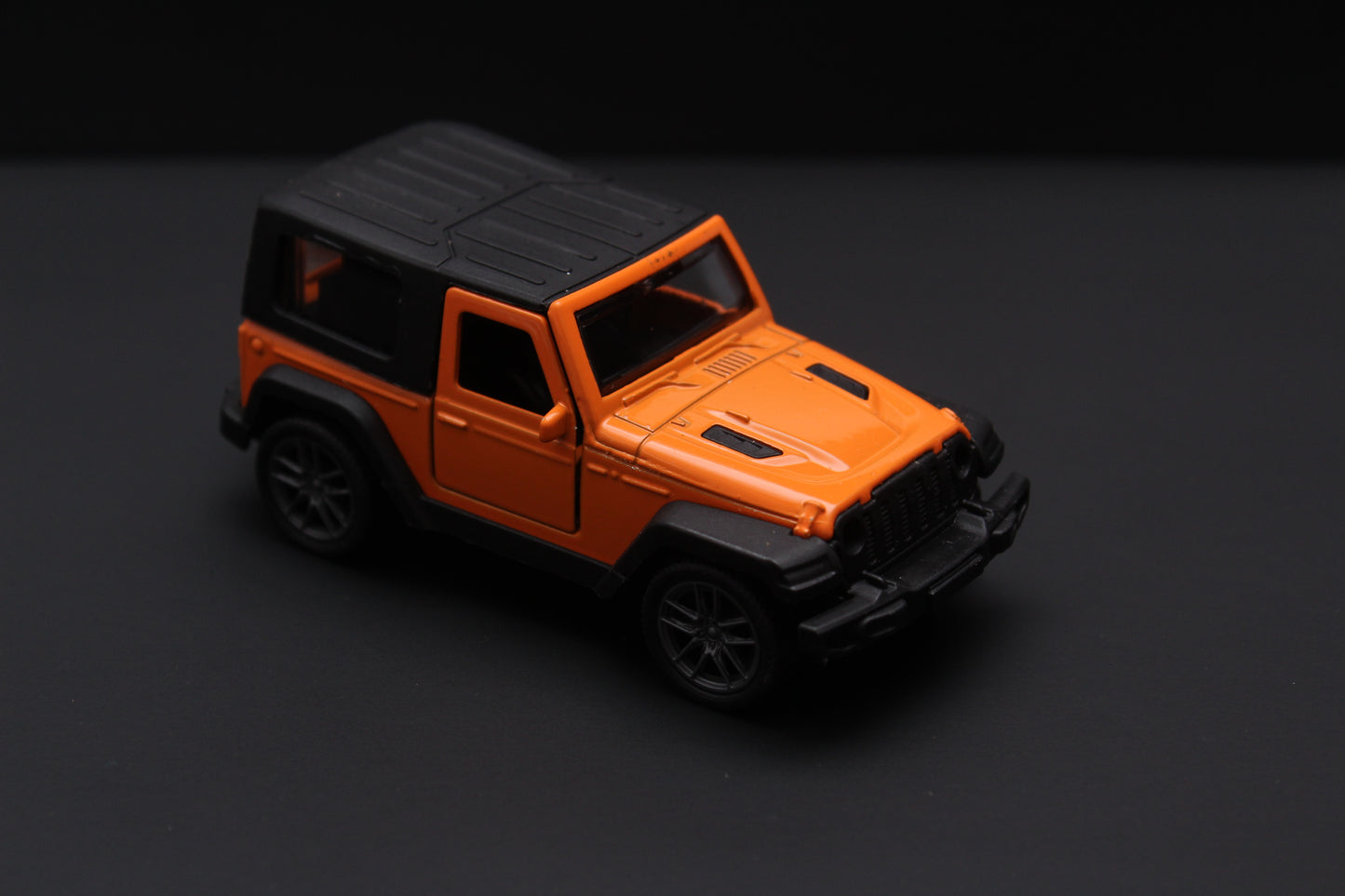1:43 Thar Diecast Orange