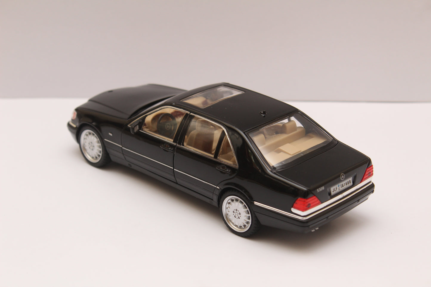 1:24 Mercedes-Benz S320 High Quality Diecast (Black)