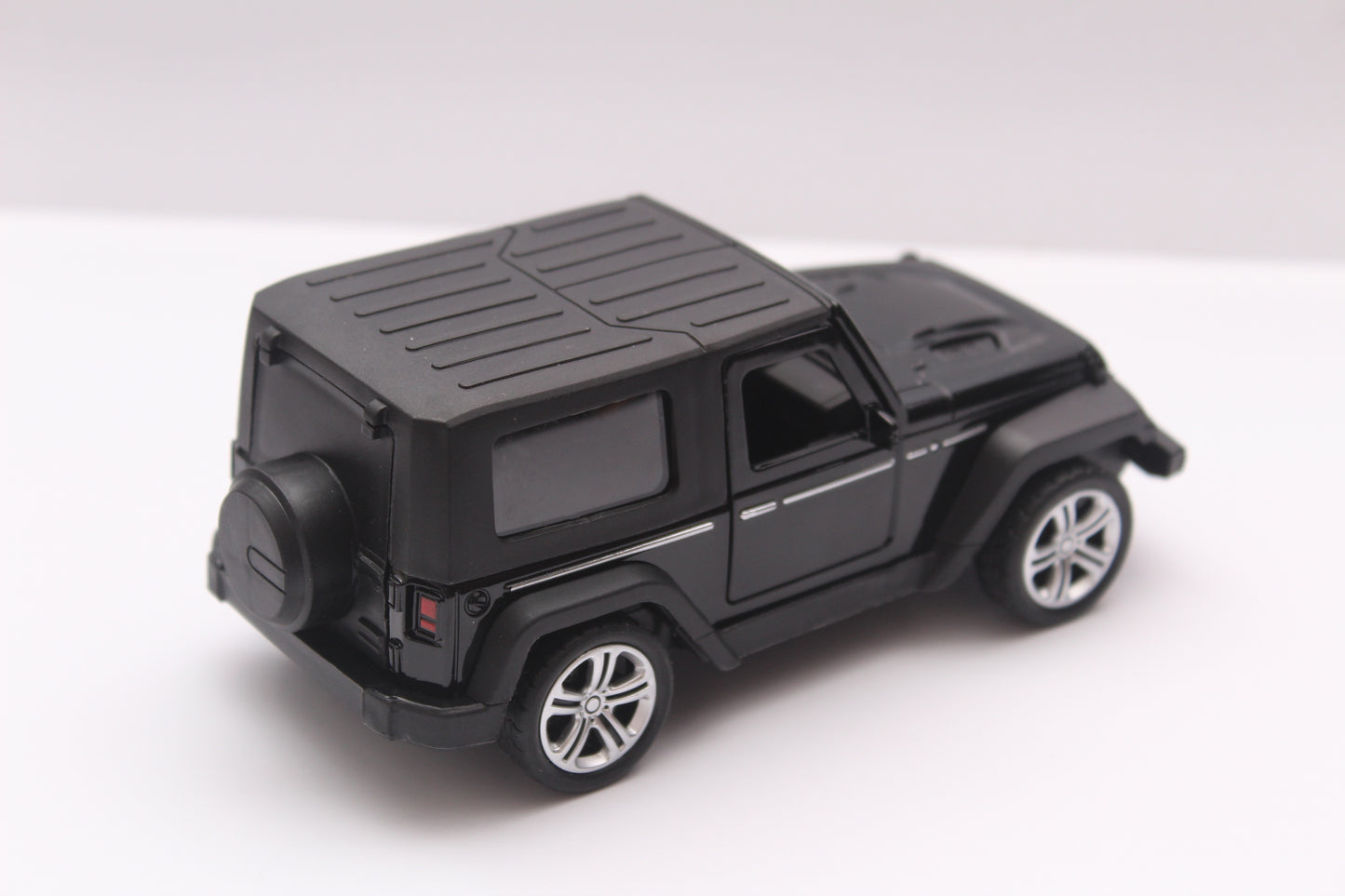 1:32 Jeep Black Diecast
