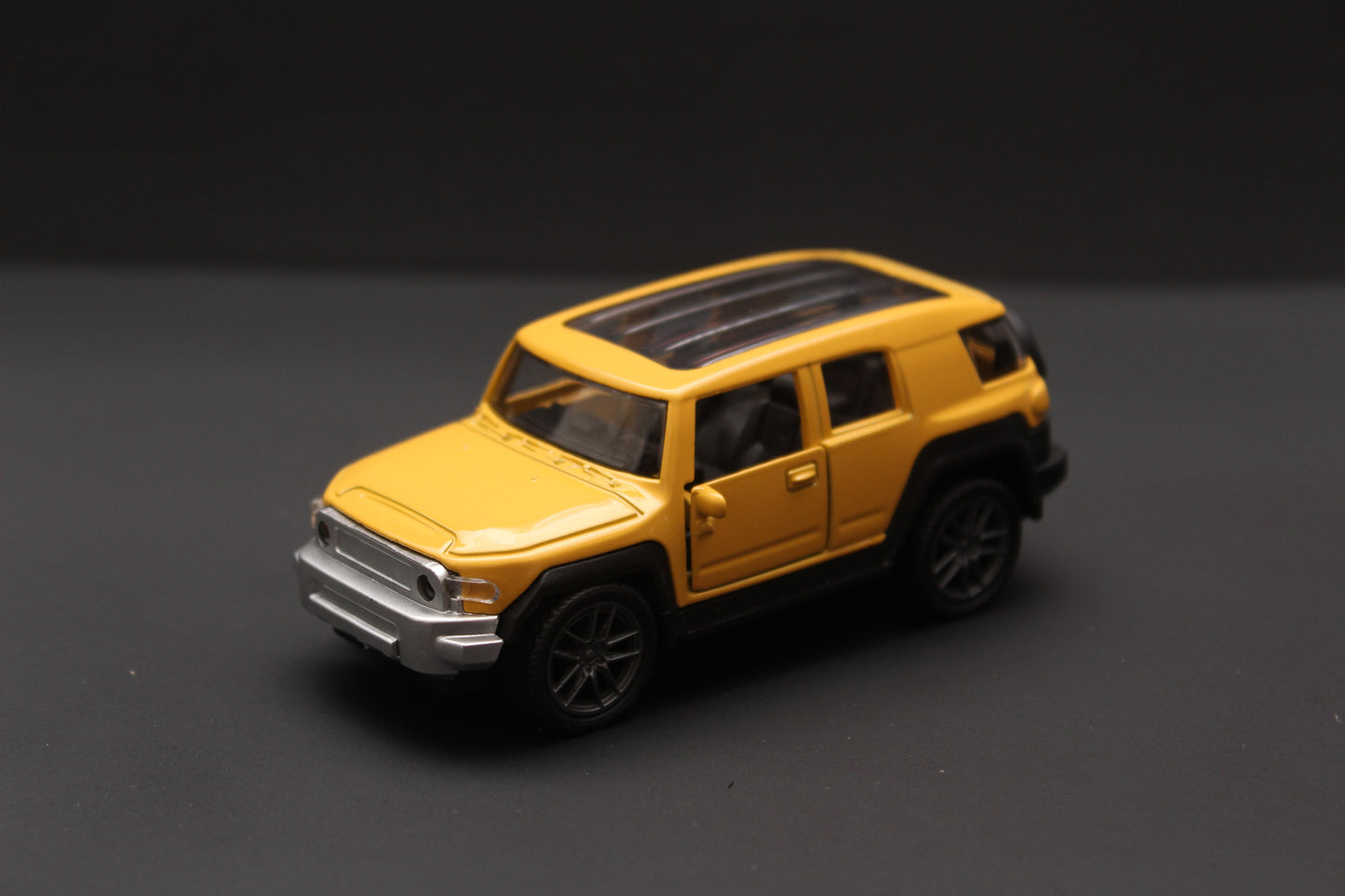 1:43 FJ Cruiser Diecast