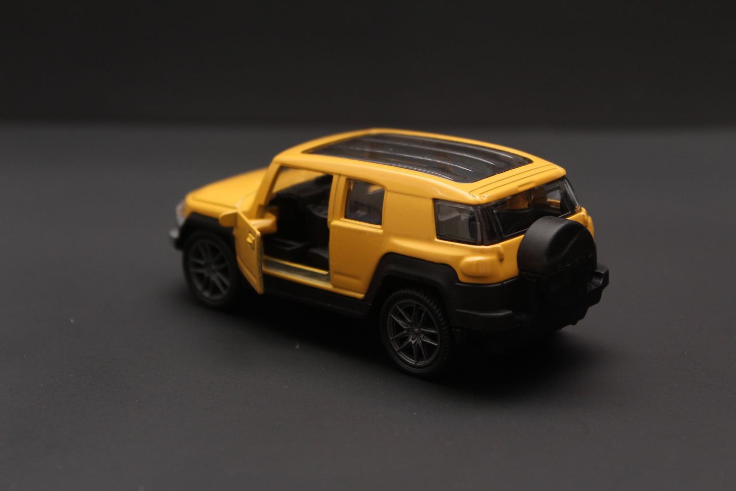 1:43 FJ Cruiser Diecast