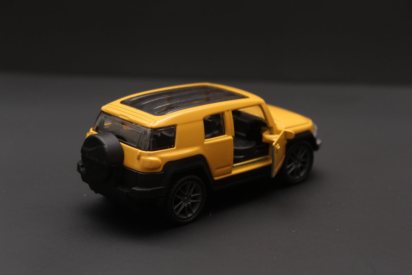 1:43 FJ Cruiser Diecast