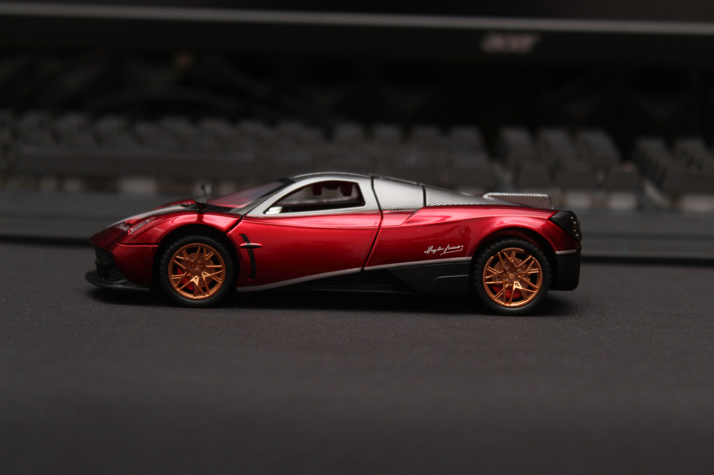 1:32 Pagani Huayra Red Diecast , Prepaid Only